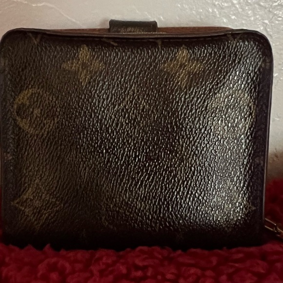 LOUIS VUITTON MONOGRAM COMPACT ZIPPE’ WALLET. EUC. - Picture 2 of 8